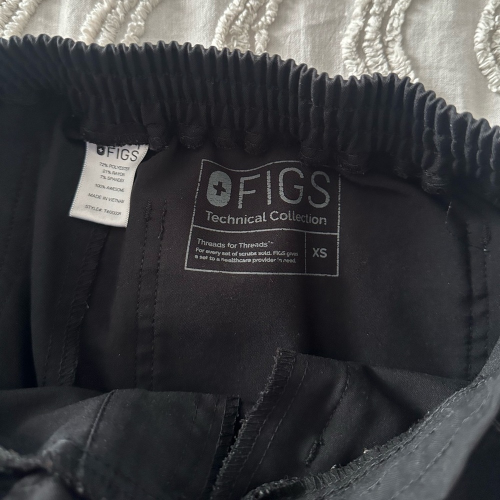 FIGS Scrub Pants - Picture 4 of 4